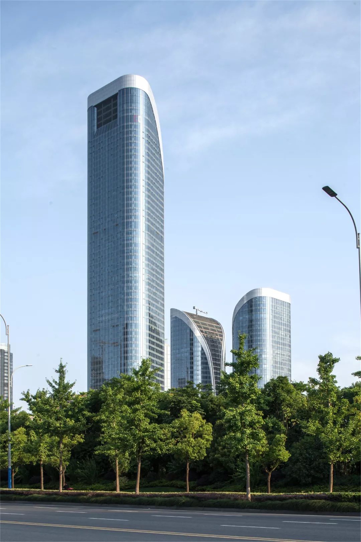 杭州目前落成的最高建筑(最高塔楼共55层,约280m高),博地中心秉承现代